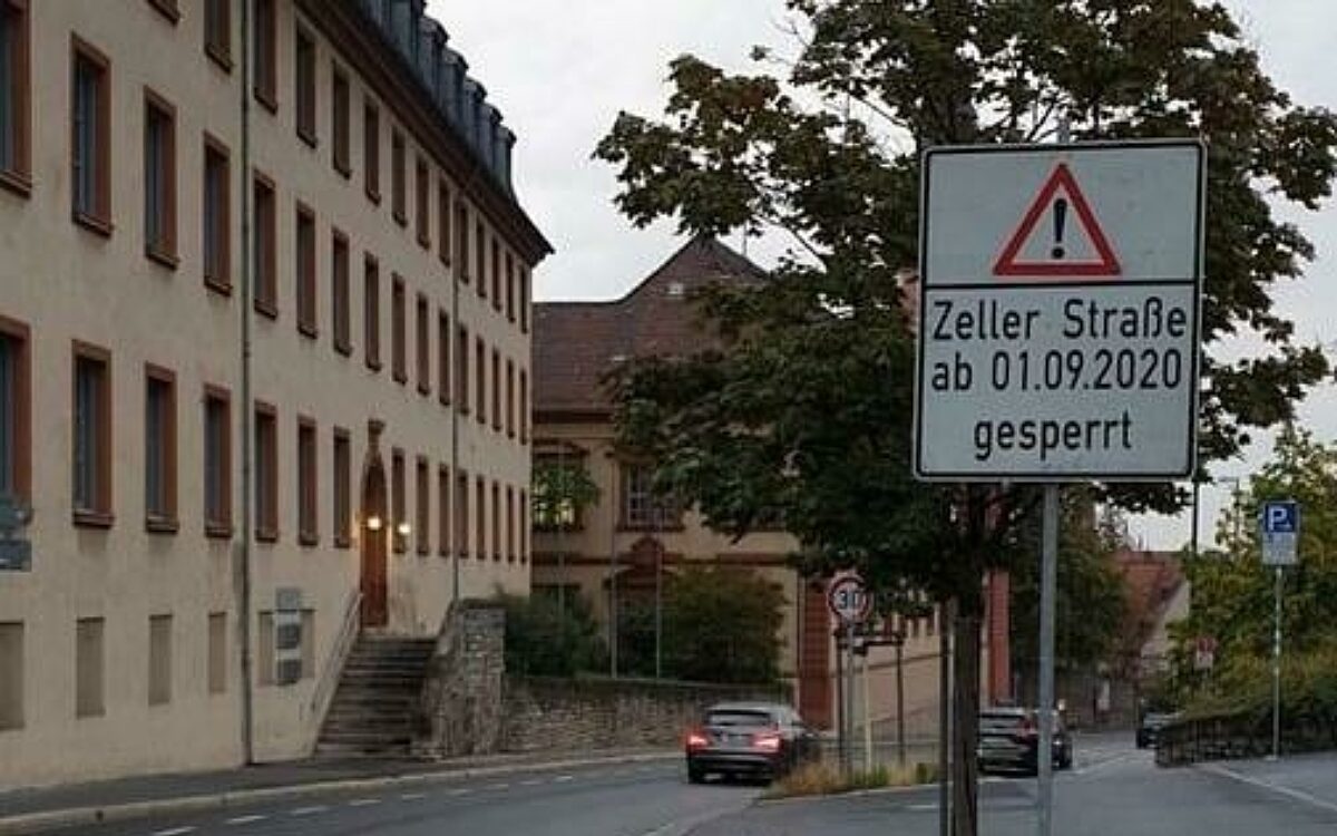Ein Schild in der Zeller Straße kündigt die Sperrung in einer Richtung an Ein Schild in der Zeller Straße kündigt die Sperrung in einer Richtung an